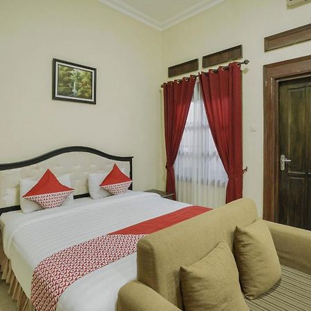 Oyo 804 Ndalem Maharani Guest House Yogyakarta Exteriér fotografie